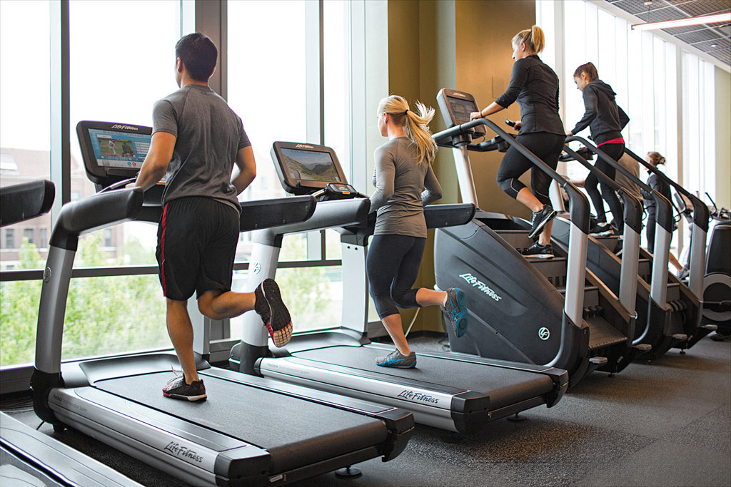 Wie mache ich ein HIIT -Training auf einem Laufband?