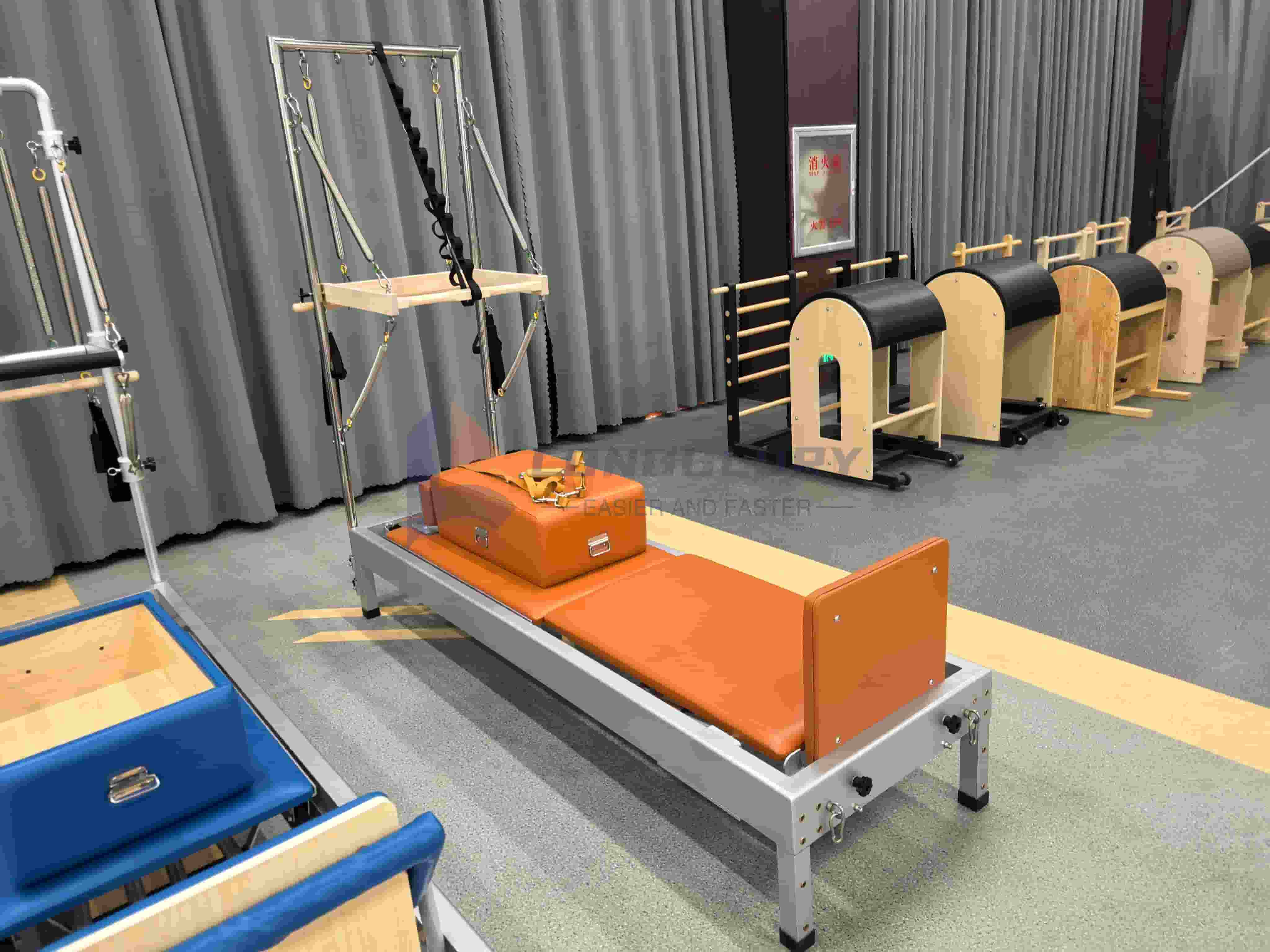 Aluminium-Pilates-Reformer mit Turm